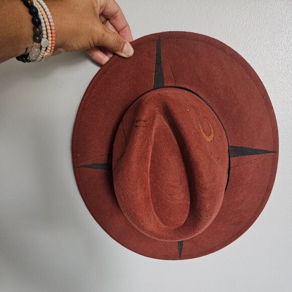 Wool custom designed hat - Picture 3 of 5